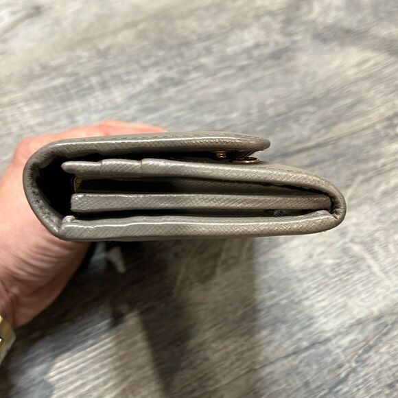 Authenticated Prada Beige Saffiano Lux Wallet ($1,100) 🌟professionally cleaned 🌟 - Picture 6 of 17